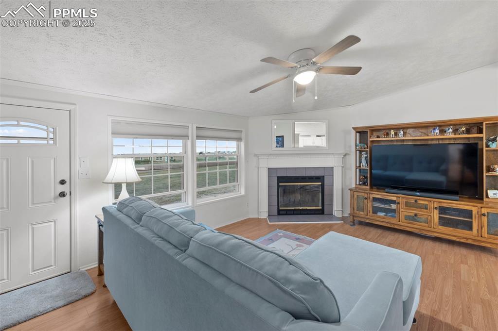 Image 4 of 40: Living Room