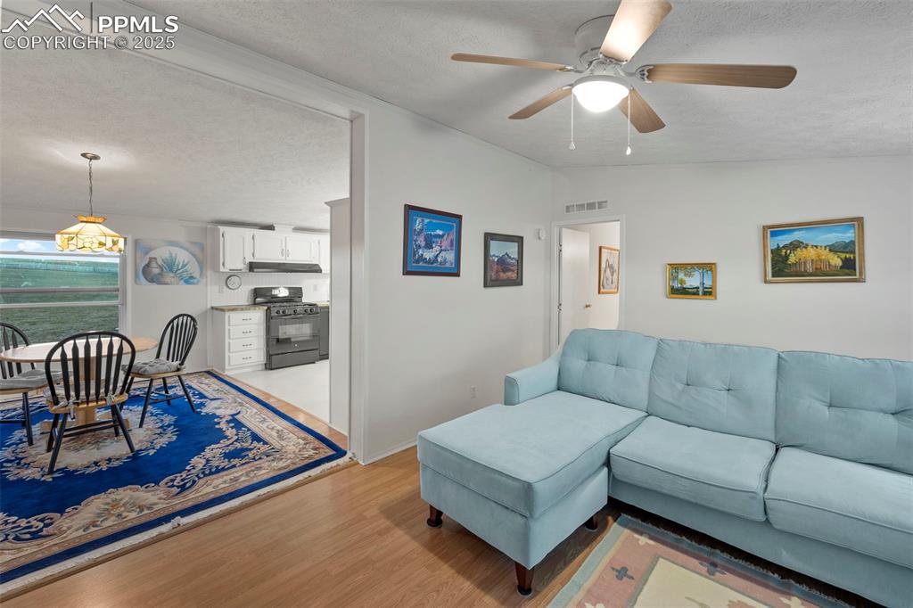Image 5 of 40: Living Room