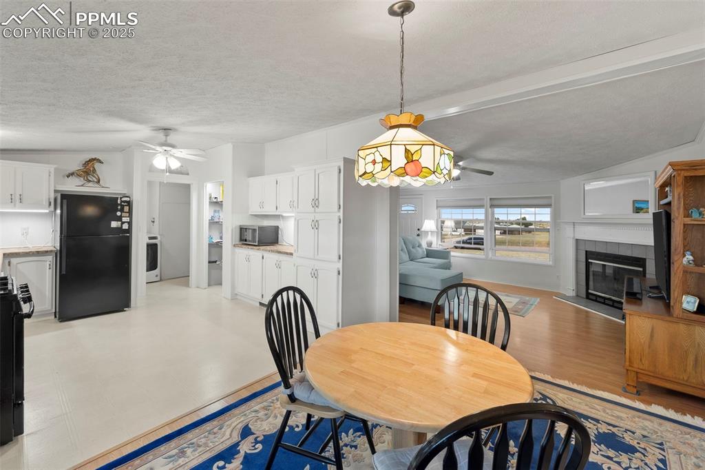 Image 8 of 40: Dining Area