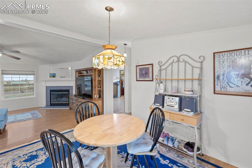 Image 9 of 40: Dining Area