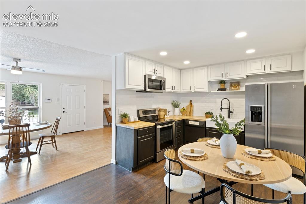 Image 12 of 28: Kitchen