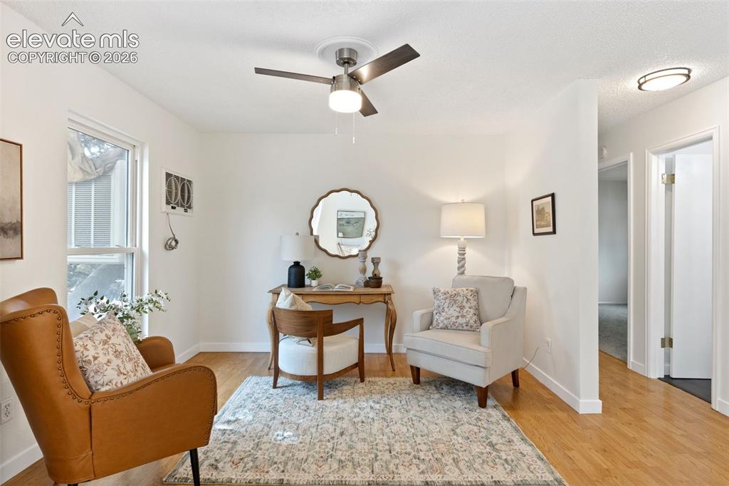 Image 4 of 28: Sitting Room