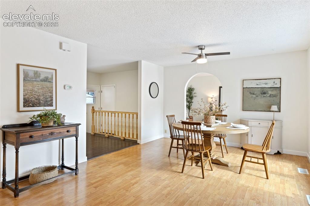 Image 9 of 28: Dining Area