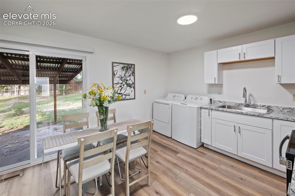 Image 12 of 28: Kitchen