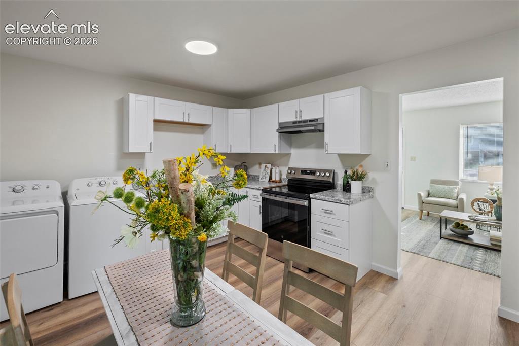 Image 13 of 28: Kitchen
