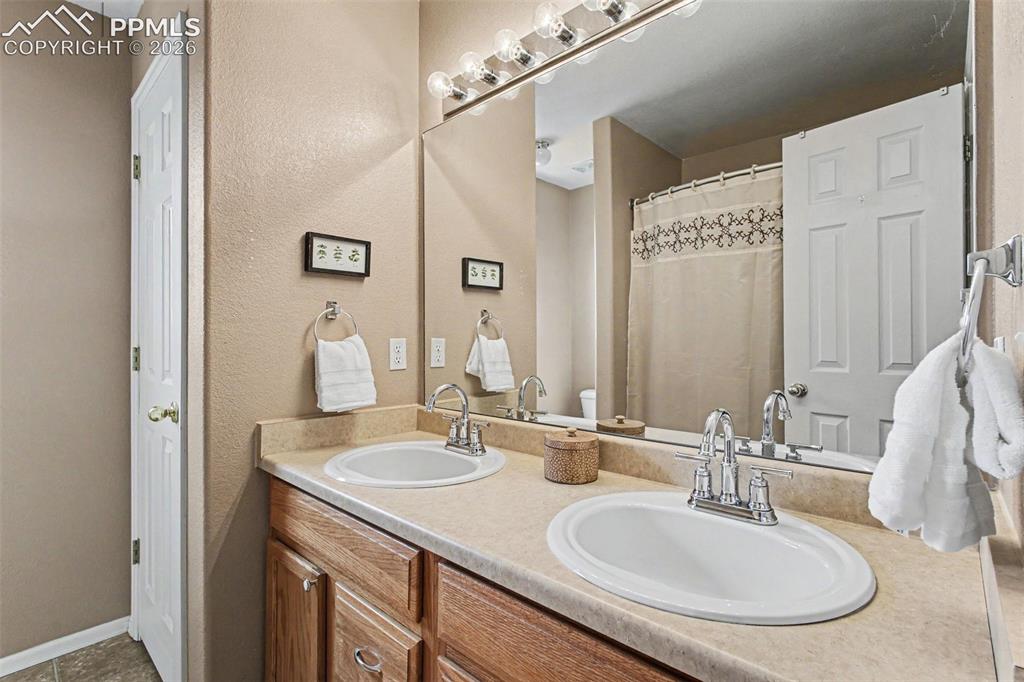 Image 24 of 40: Secondary bathroom upstairs