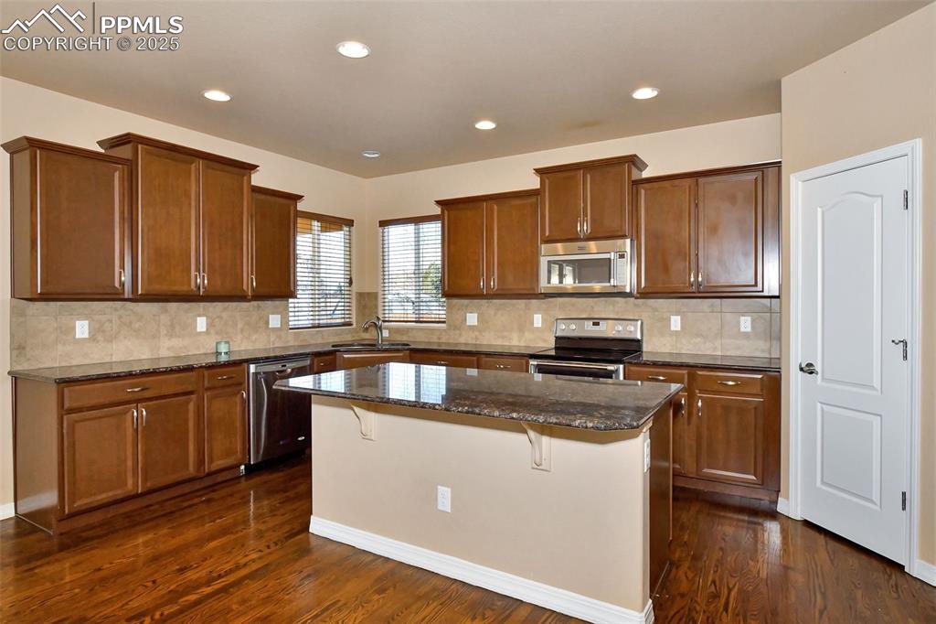 Image 5 of 38: Kitchen