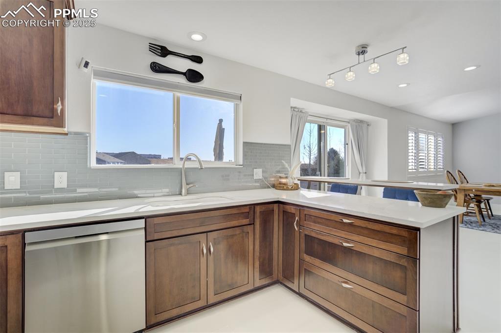 Image 15 of 41: Kitchen