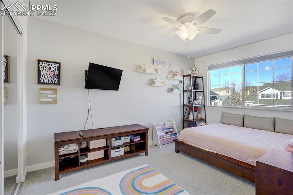 Image 23 of 41: Bedroom