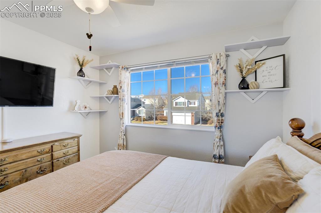 Image 27 of 41: Bedroom