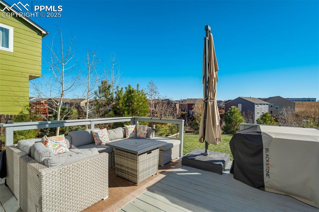 Image 31 of 41: Deck