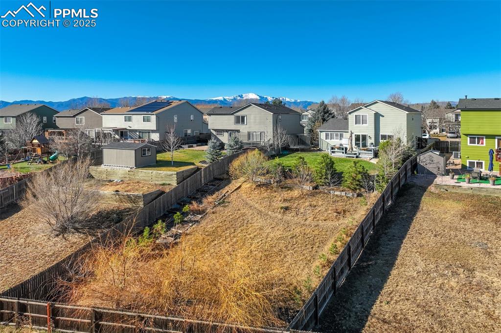 Image 38 of 41: Yard