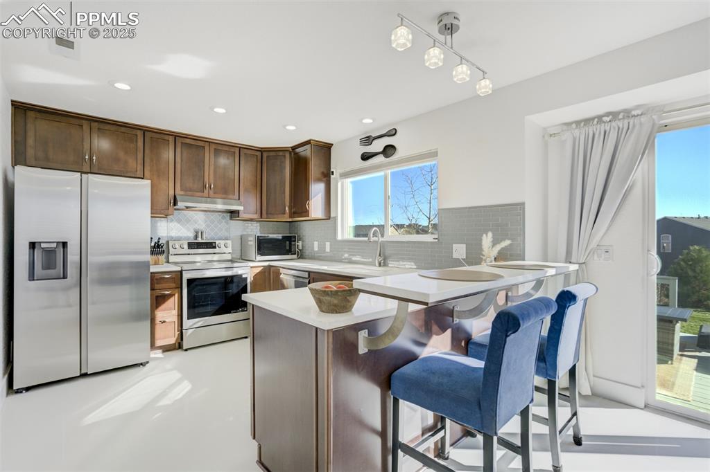 Image 5 of 41: Kitchen