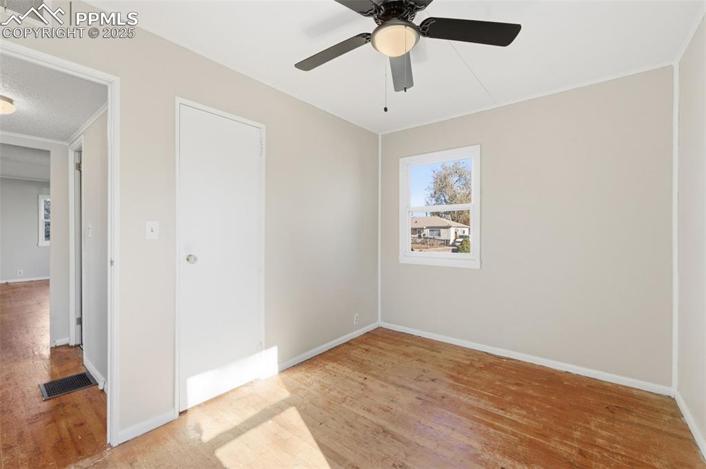 Image 37 of 50: Bedroom 3