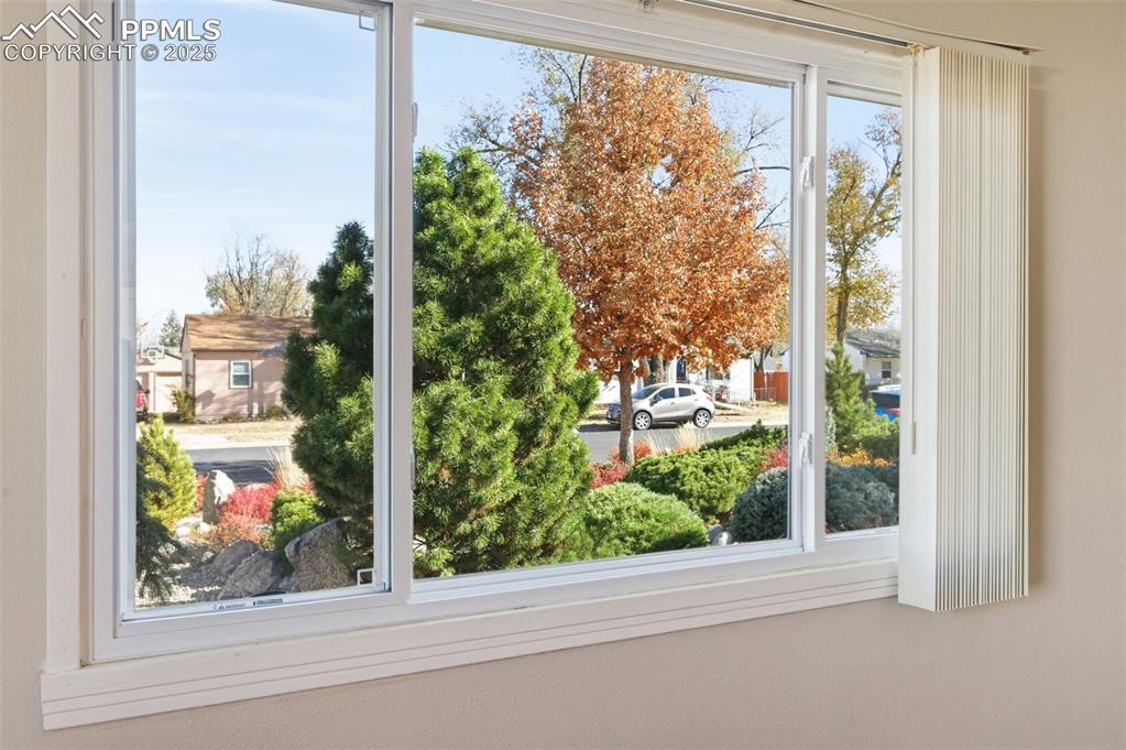 Image 40 of 50: Detailed view