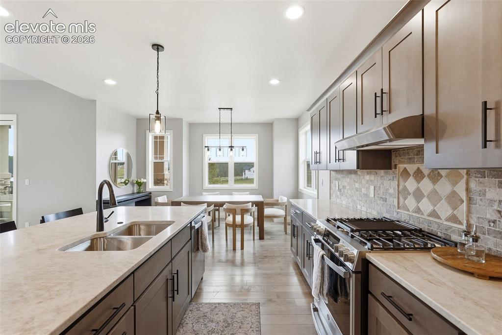 Image 14 of 42: Kitchen