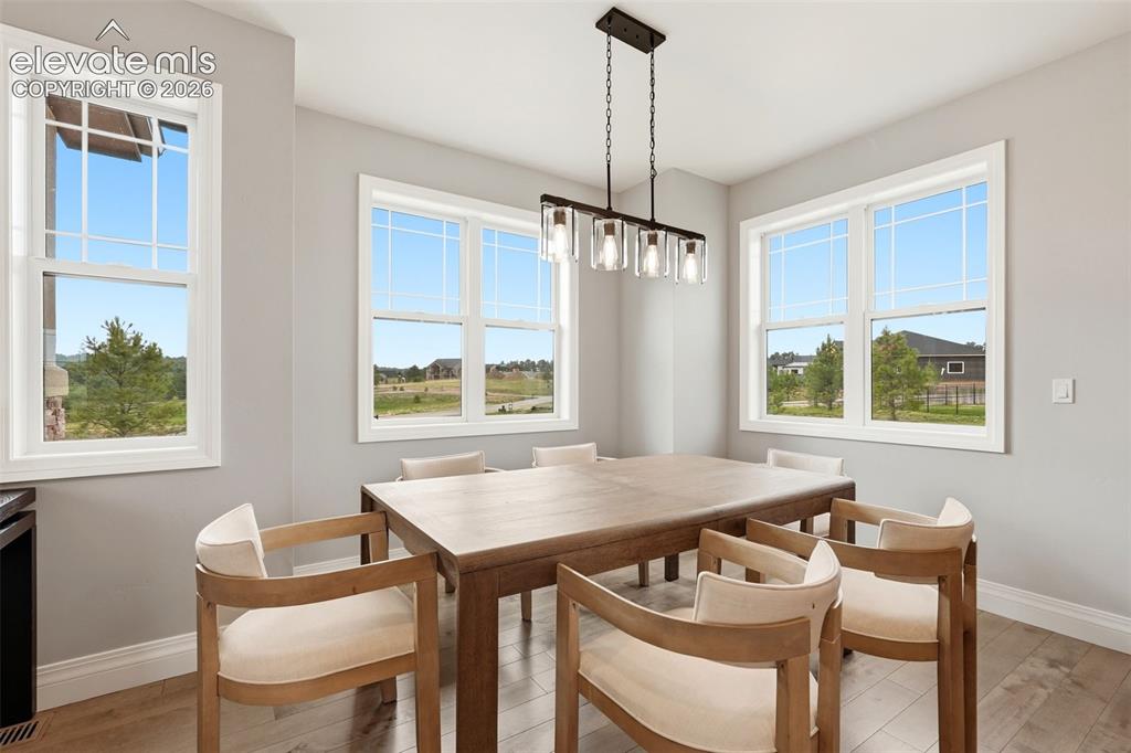 Image 15 of 42: Dining Area