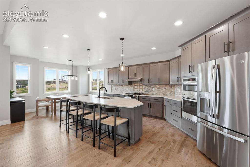 Image 5 of 42: Kitchen