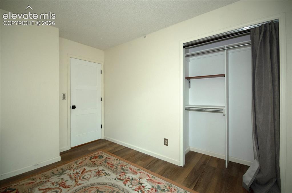 Image 18 of 50: Bedroom