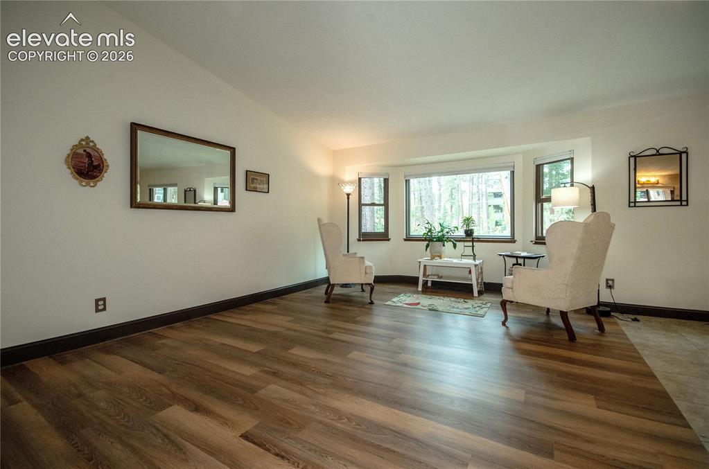 Image 7 of 50: Sitting Room