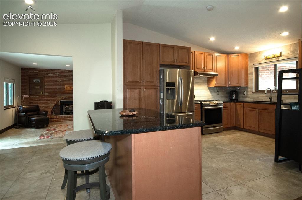 Image 9 of 50: Kitchen