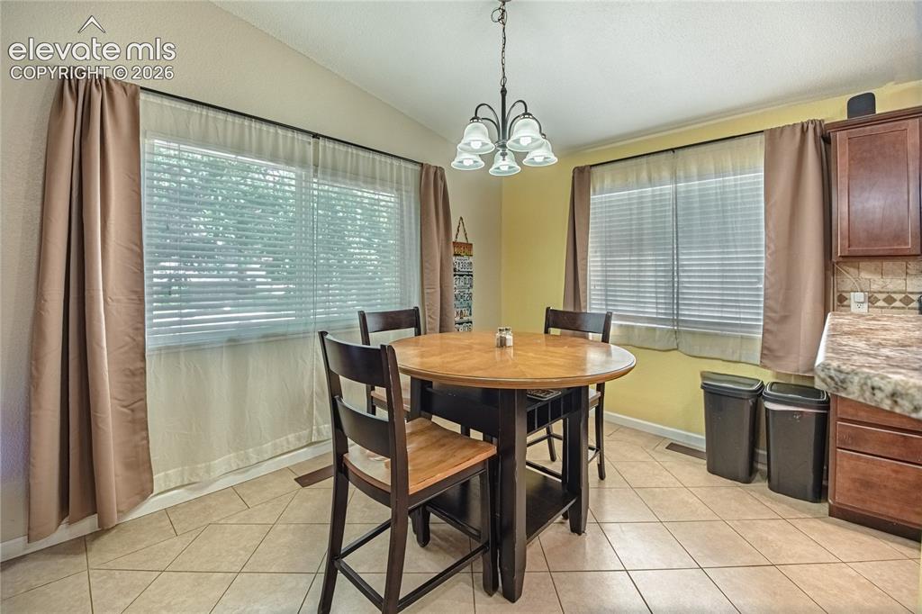 Image 11 of 38: Dining Area