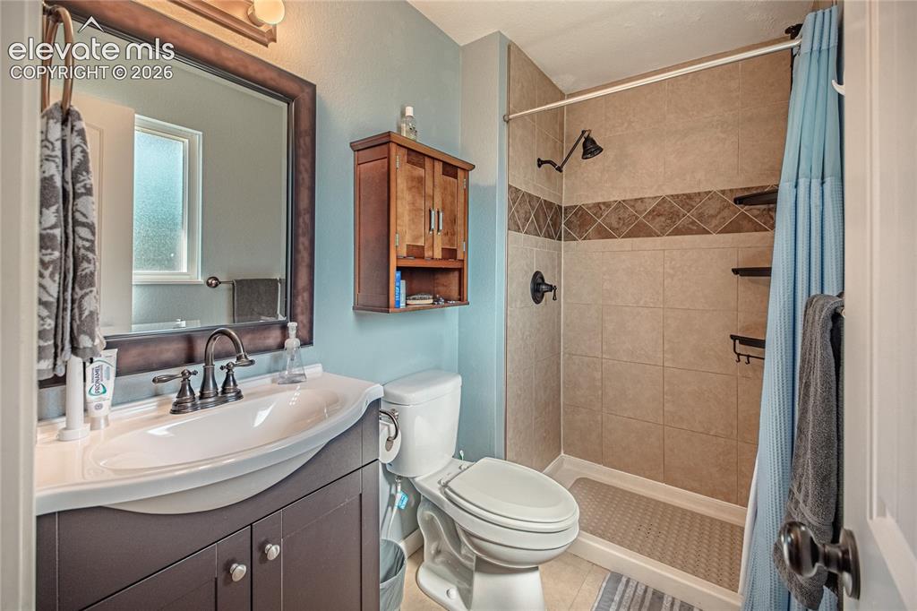 Image 18 of 38: Bathroom