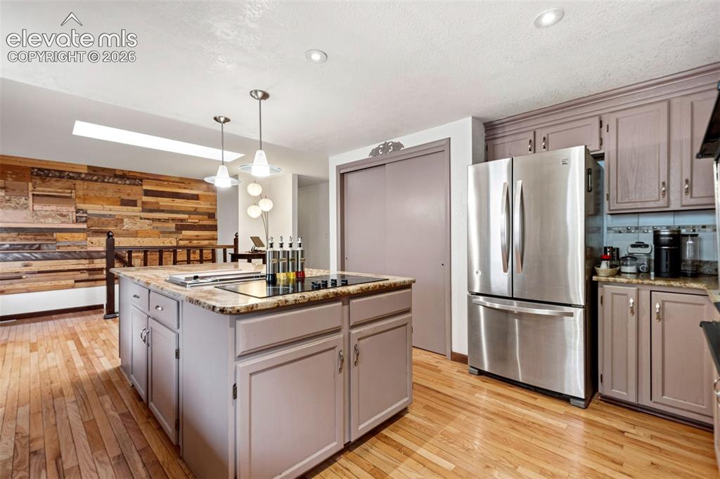 Image 11 of 49: Kitchen