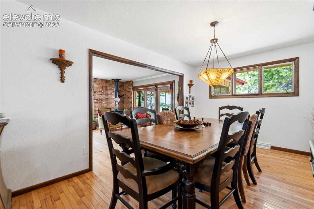 Image 13 of 49: Dining Area