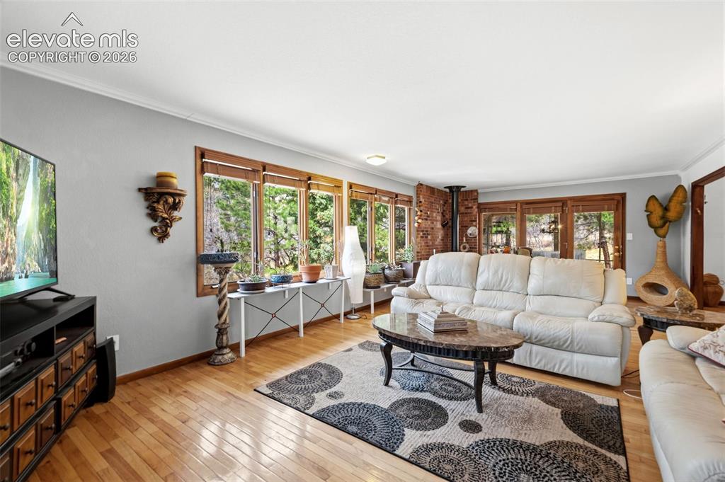 Image 19 of 49: Living Room