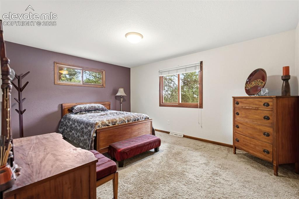 Image 33 of 49: Bedroom