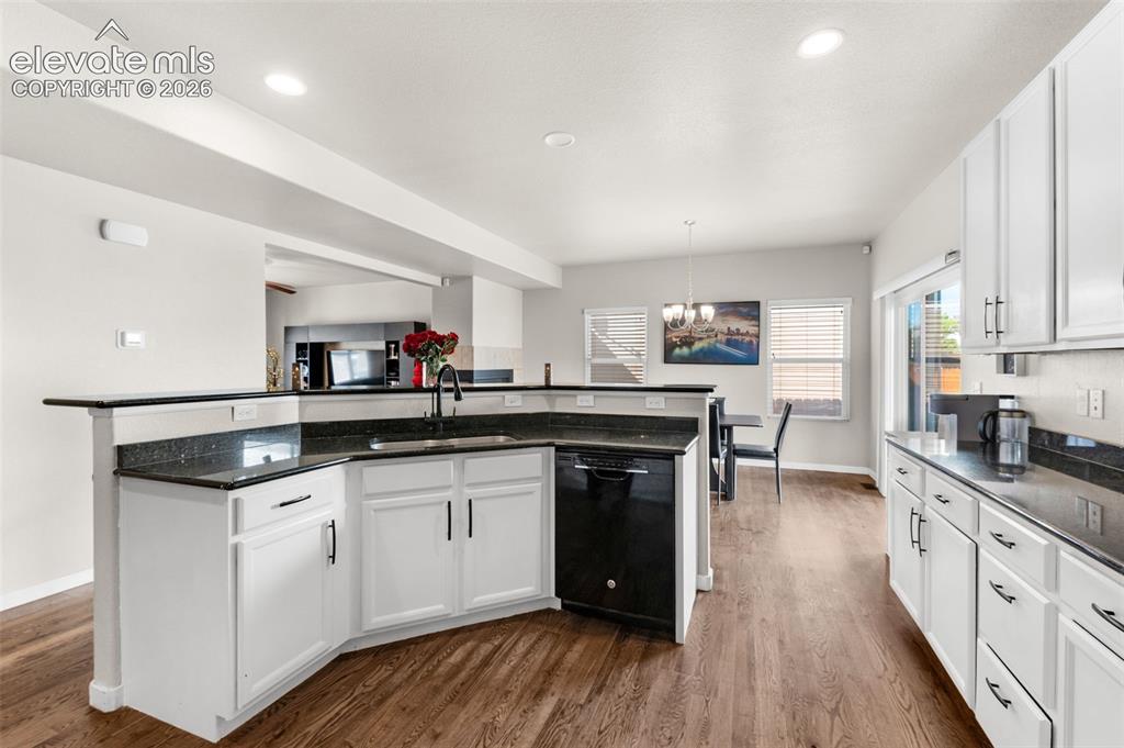 Image 11 of 49: Kitchen