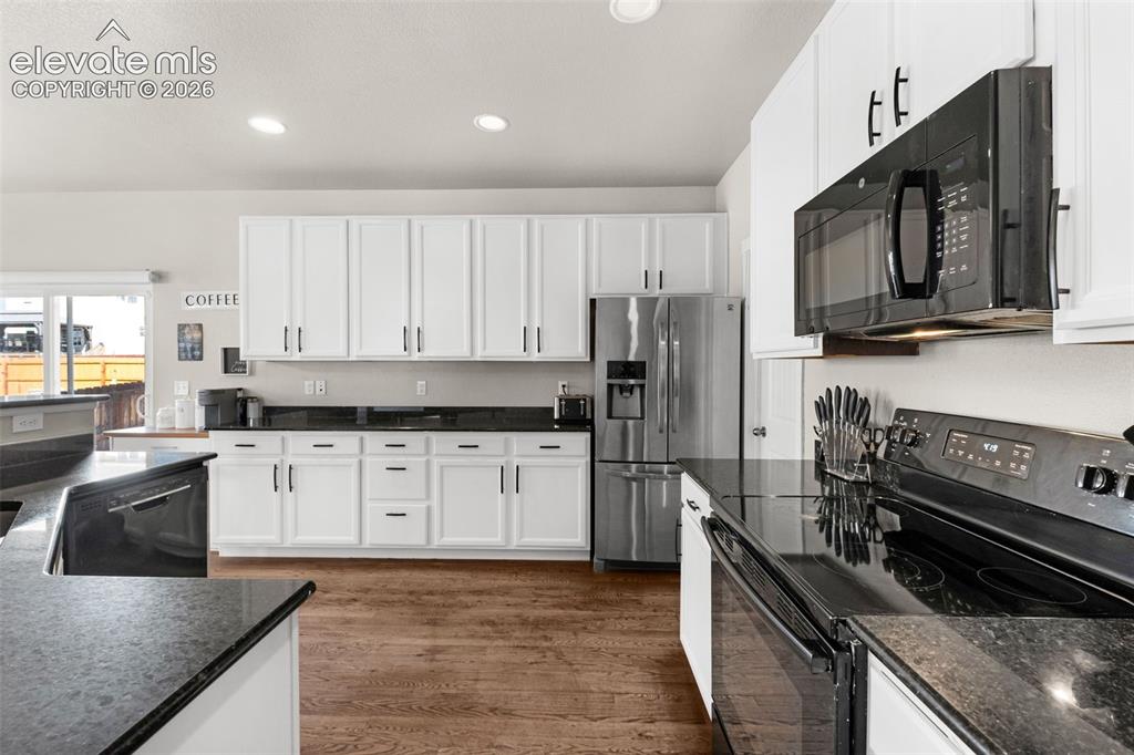 Image 12 of 49: Kitchen