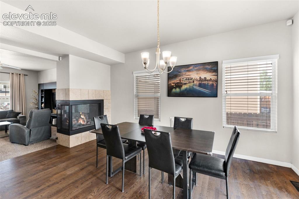 Image 14 of 49: Dining Area