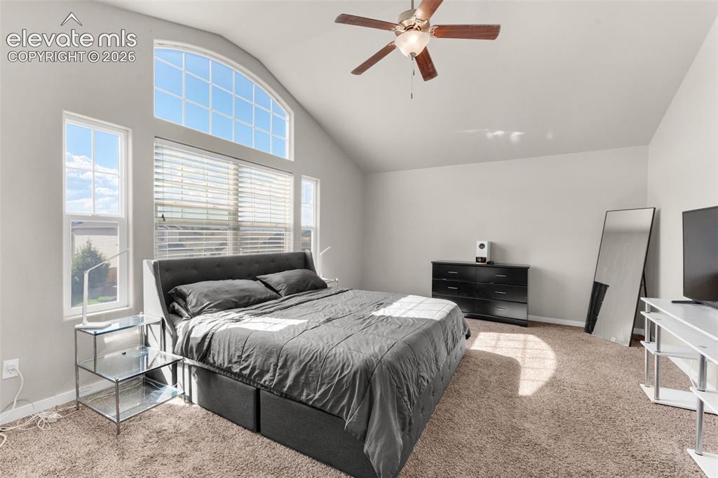 Image 16 of 49: Bedroom