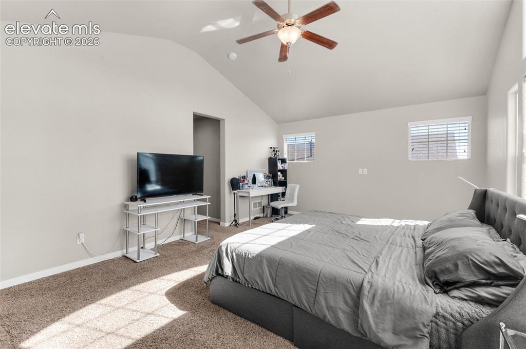 Image 18 of 49: Bedroom