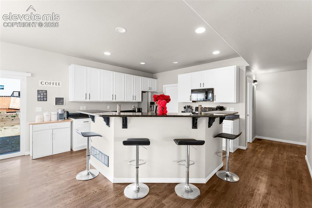 Image 9 of 49: Kitchen