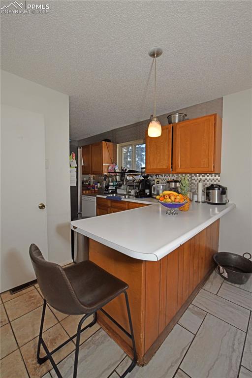 Image 10 of 28: Kitchen