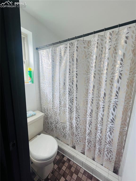 Image 25 of 28: Lower Lvl Bathroom