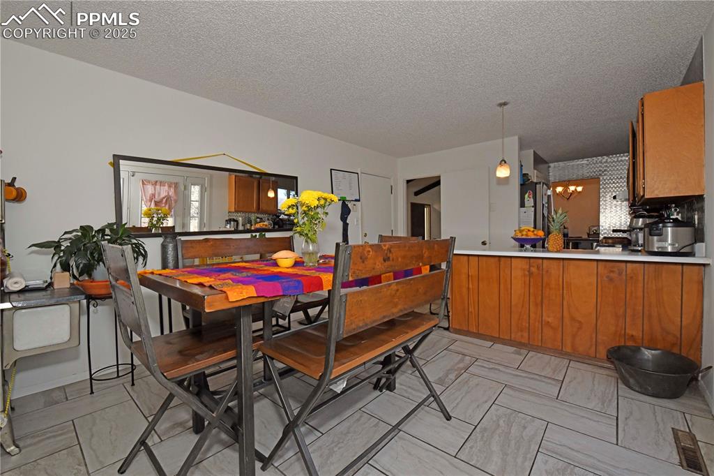 Image 6 of 28: Dining Area