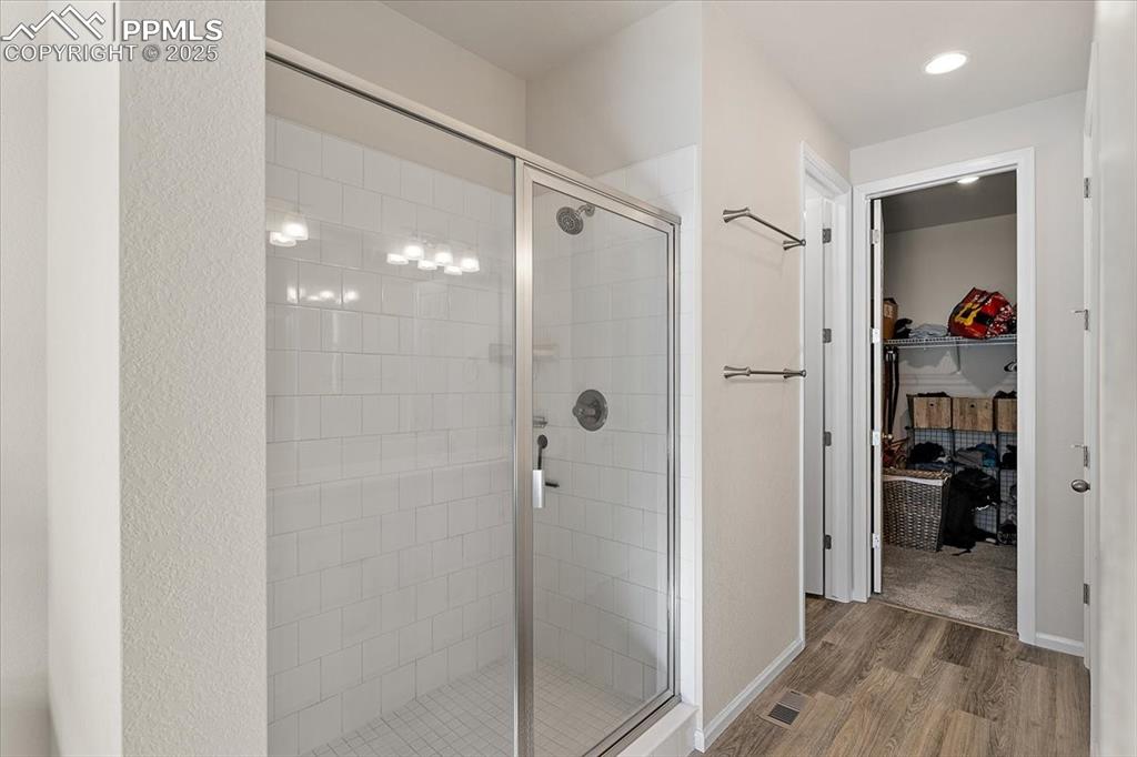 Image 14 of 32: Bathroom