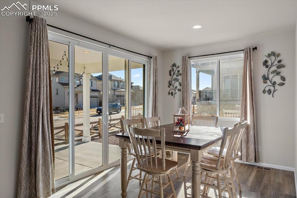 Image 9 of 32: Dining Area