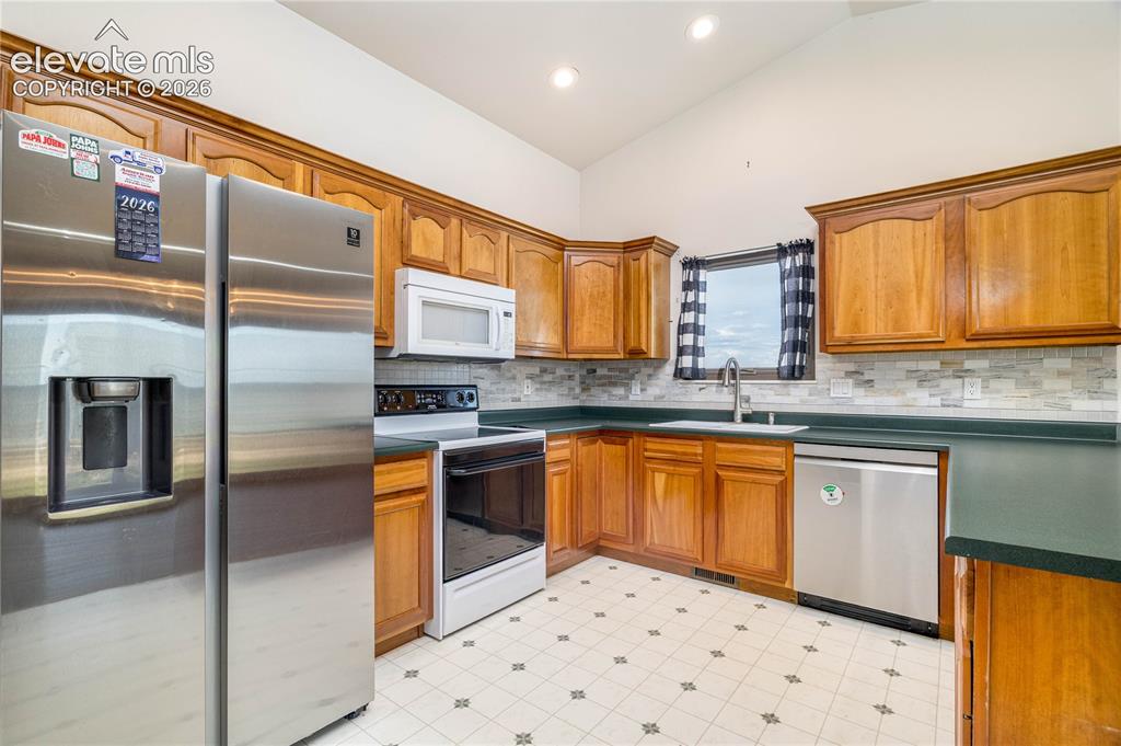 Image 4 of 42: Kitchen