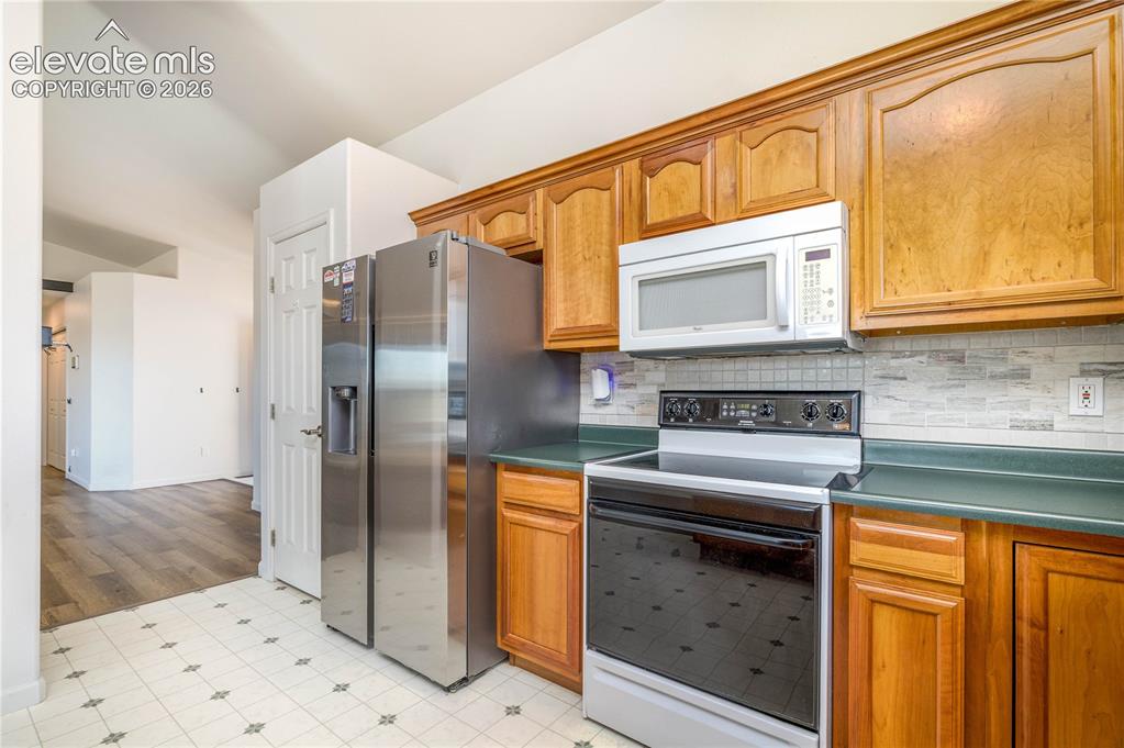 Image 6 of 42: Kitchen