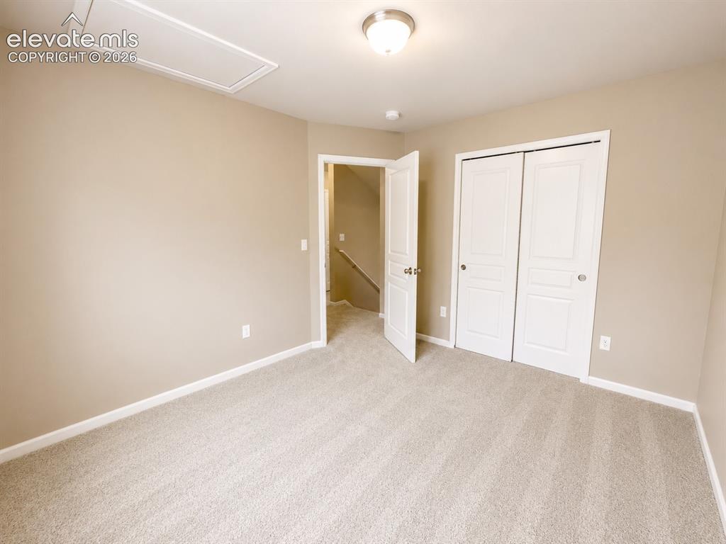Image 15 of 27: Bedroom