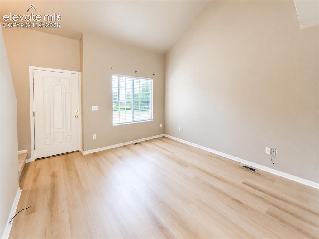 Image 7 of 27: Living Room