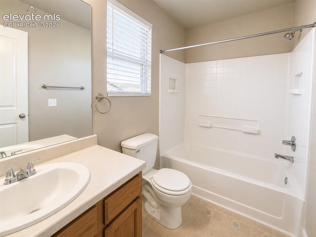 Image 9 of 27: Bathroom