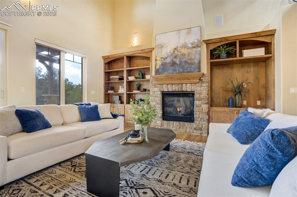 Image 10 of 50: Living Room