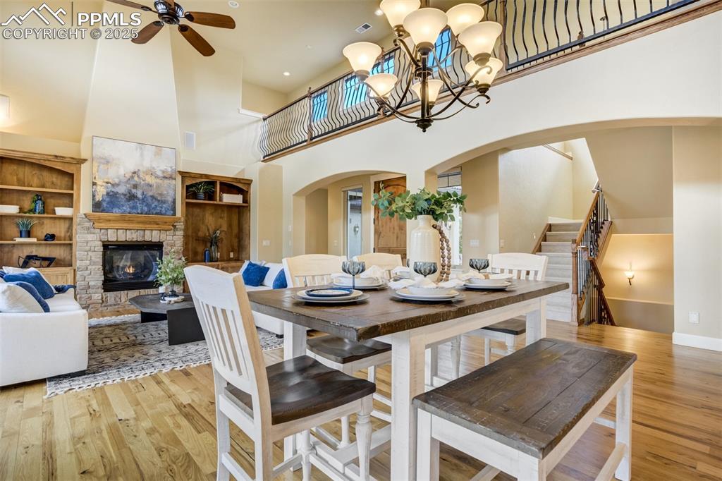 Image 11 of 50: Dining Area
