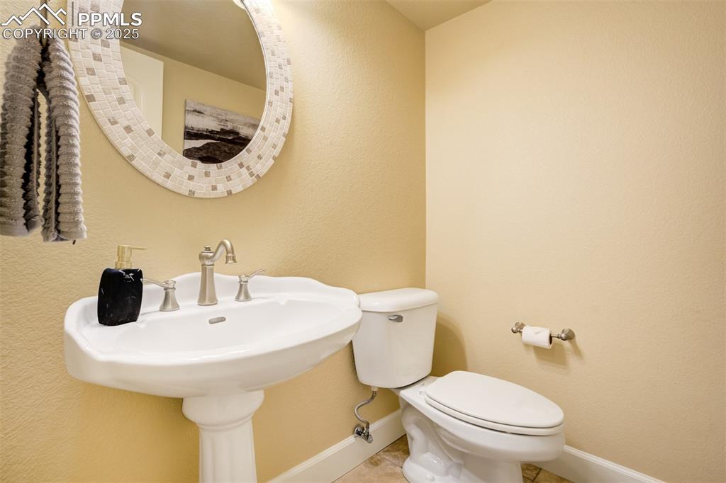 Image 40 of 50: Bathroom